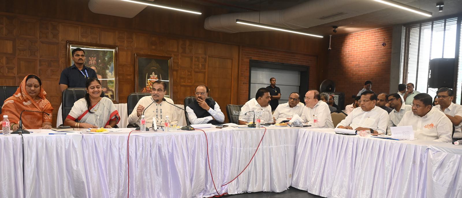 खोदलेले रस्ते पूर्ववत न करणाऱ्या अधिकाऱ्याचे निलंबन करा   केंद्रीय मंत्री श्री. नितीन गडकरी यांचे प्रशासनाला आदेश